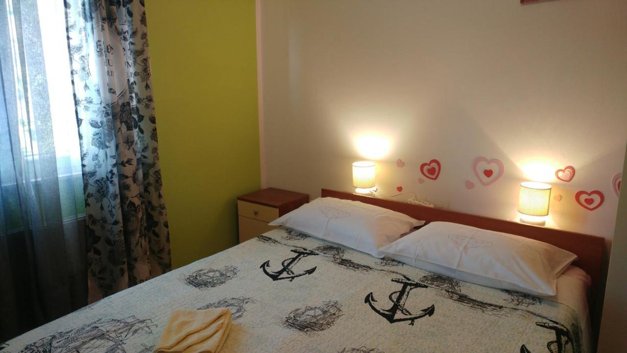 Apartment Tina Трогир Екстериор снимка