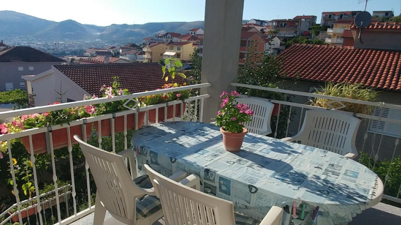 Apartment Tina Трогир Екстериор снимка
