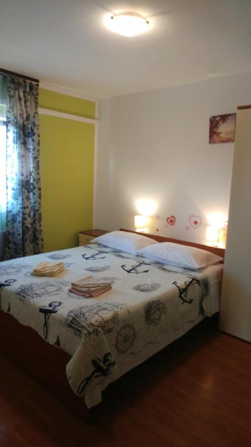 Apartment Tina Трогир Екстериор снимка