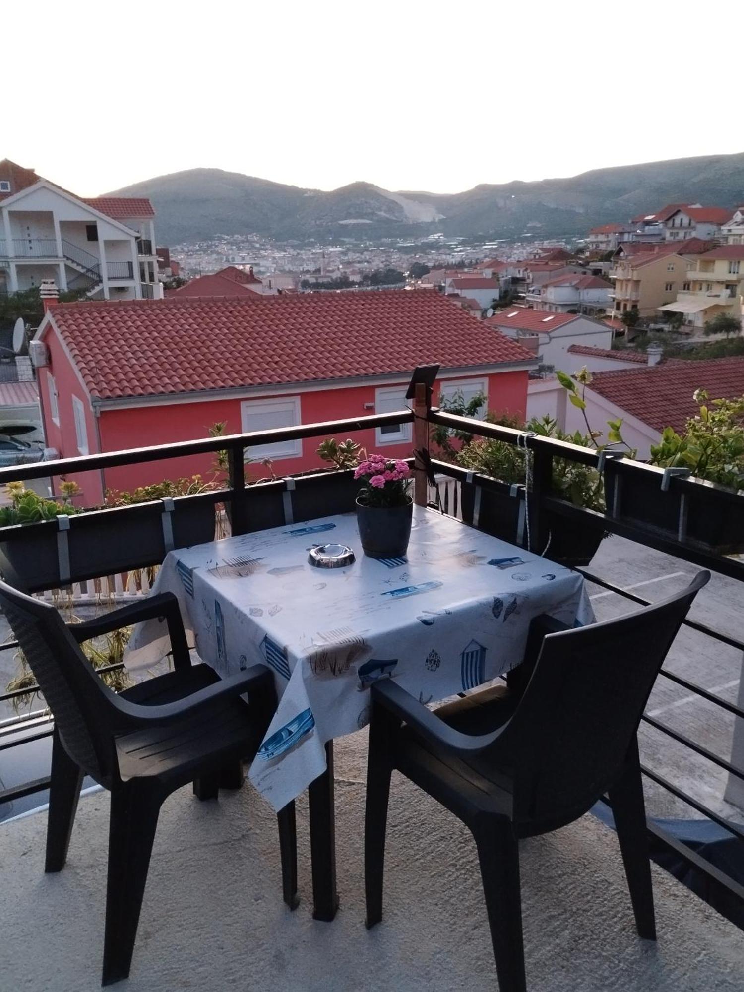 Apartment Tina Трогир Екстериор снимка