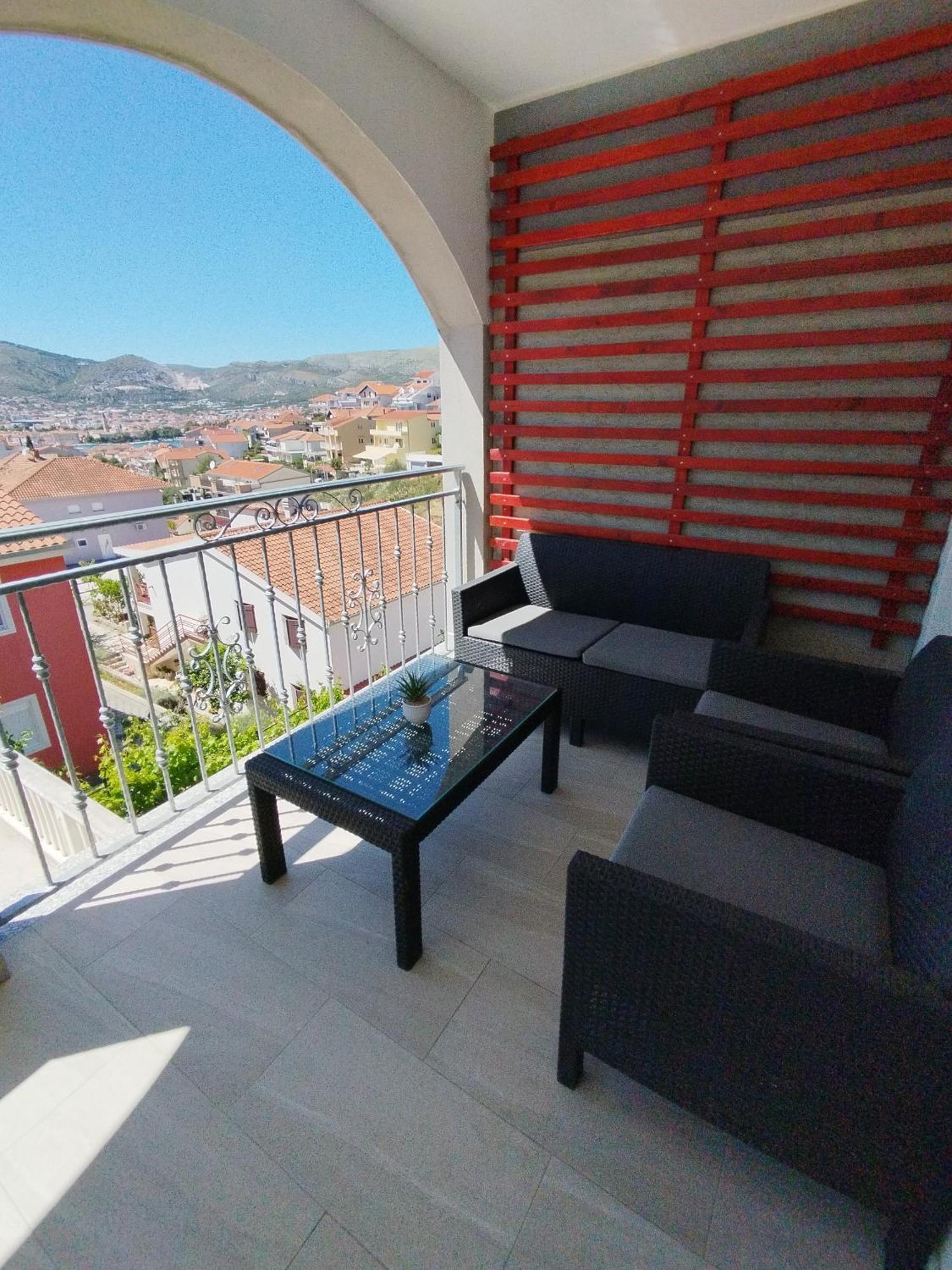 Apartment Tina Трогир Екстериор снимка